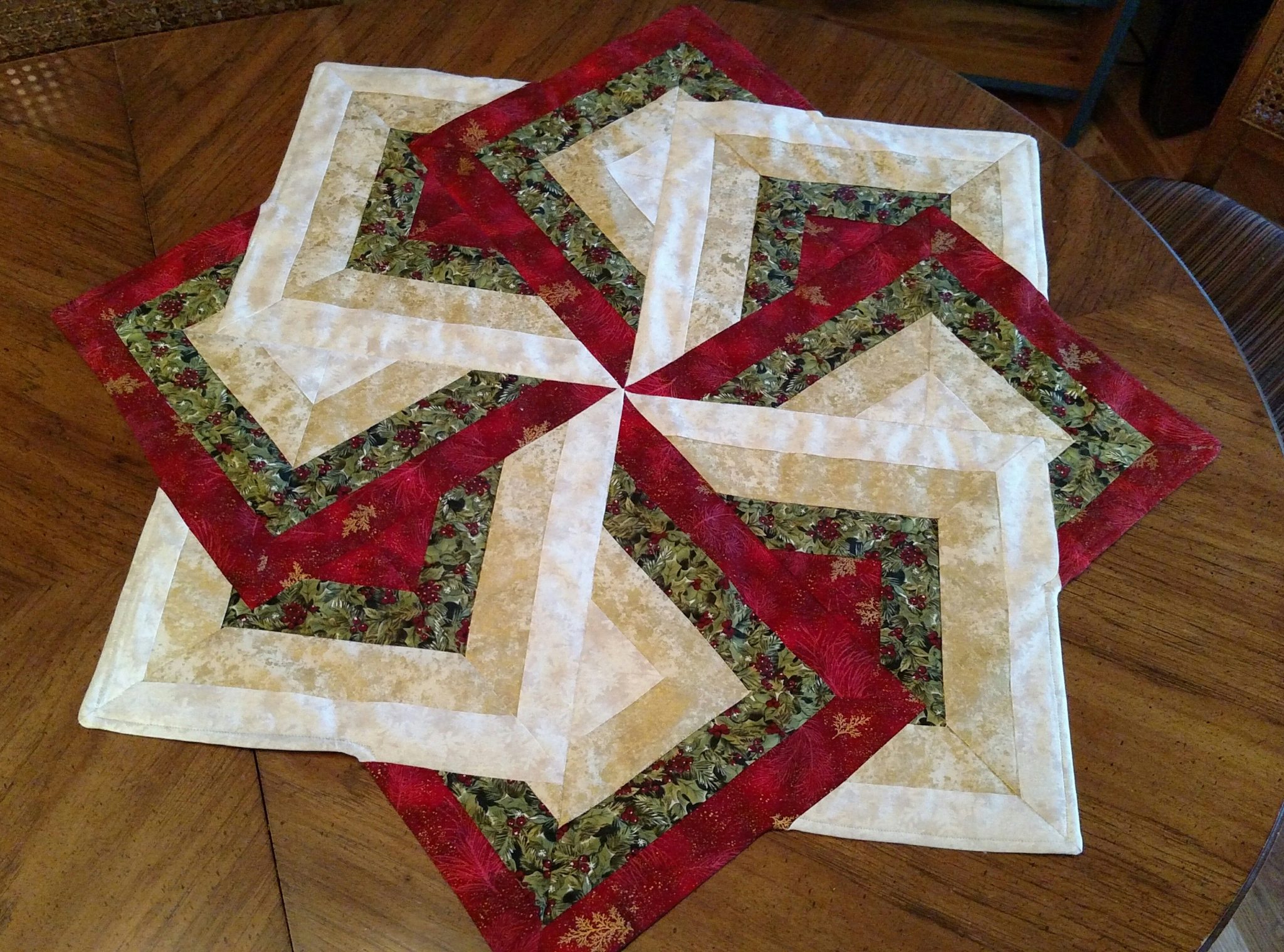 SPINNING STAR TABLE TOPPER